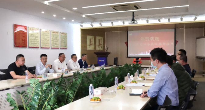 东莞市工信局与镇经发局领导莅临龙8国际参观指导